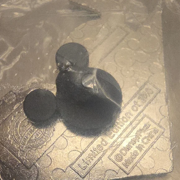 Disney Pin - Limited Edition of 340 - Disney Rare Heart Collector Trading Pin - Picture 4 of 4